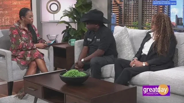 Dr. Samuel Collins and Debora Duncan discussing biological and holistic dentistry.